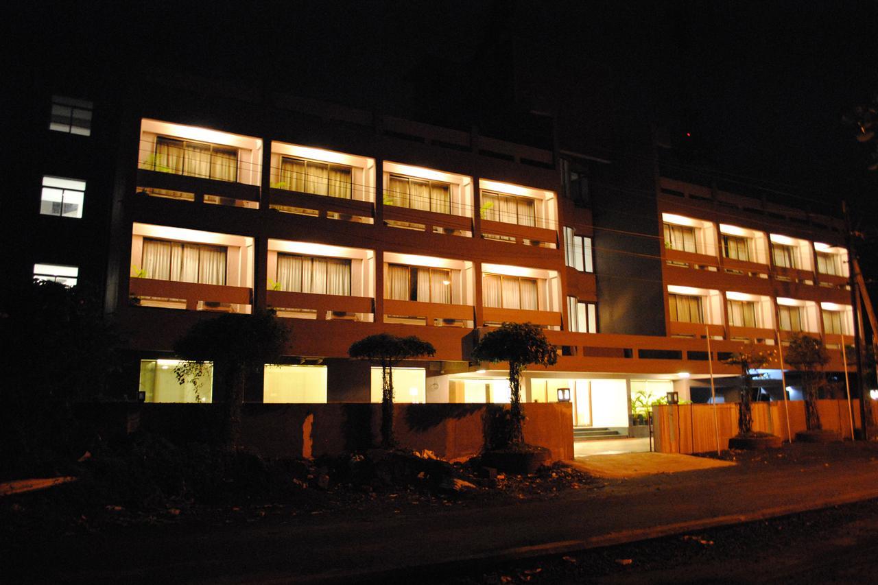 Hotel Landmark Ratnāgiri Exteriör bild